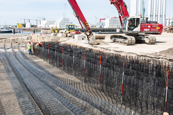 TenCate paalmatrassysteem en Tensar Stratum cellensysteem voor nieuwe kade Sagro Vlissingen