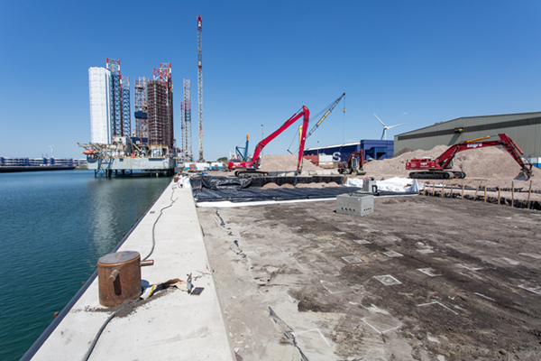 TenCate paalmatrassysteem en Tensar Stratum cellensysteem voor nieuwe kade Sagro Vlissingen