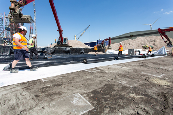 TenCate paalmatrassysteem en Tensar Stratum cellensysteem voor nieuwe kade Sagro Vlissingen