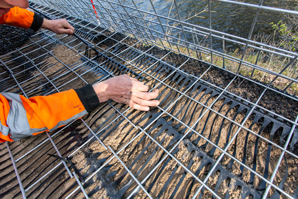 Gewapende grondconstructie voor fietsbrug in Best