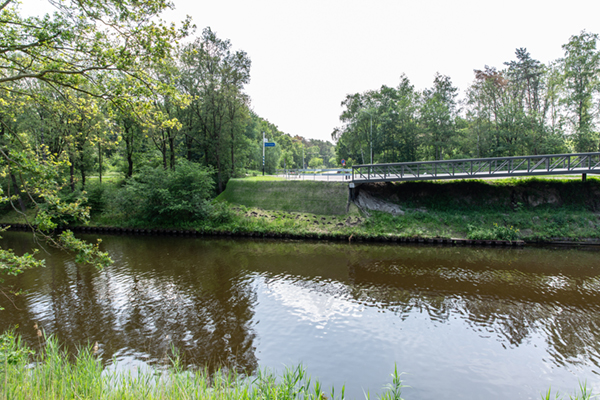 Gewapende grondconstructie voor fietsbrug in Best