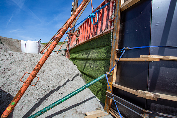 TenCate Geotubes voor twaalf kraanopstelplaatsen voor Windpark Maasvlakte 2 op het strand