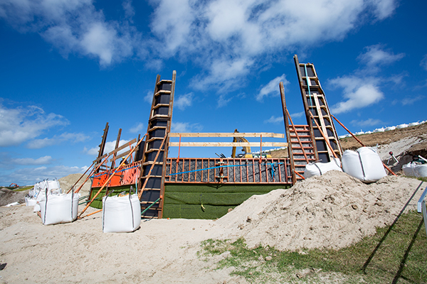 TenCate Geotubes voor twaalf kraanopstelplaatsen voor Windpark Maasvlakte 2 op het strand