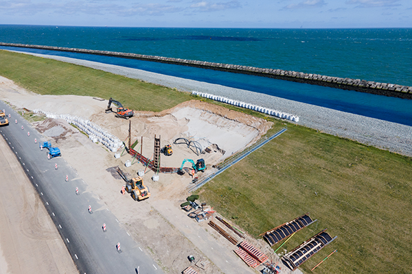 TenCate Geotubes voor twaalf kraanopstelplaatsen voor Windpark Maasvlakte 2 op het strand