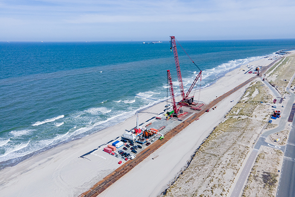 TenCate Geotubes voor twaalf kraanopstelplaatsen voor Windpark Maasvlakte 2 op het strand