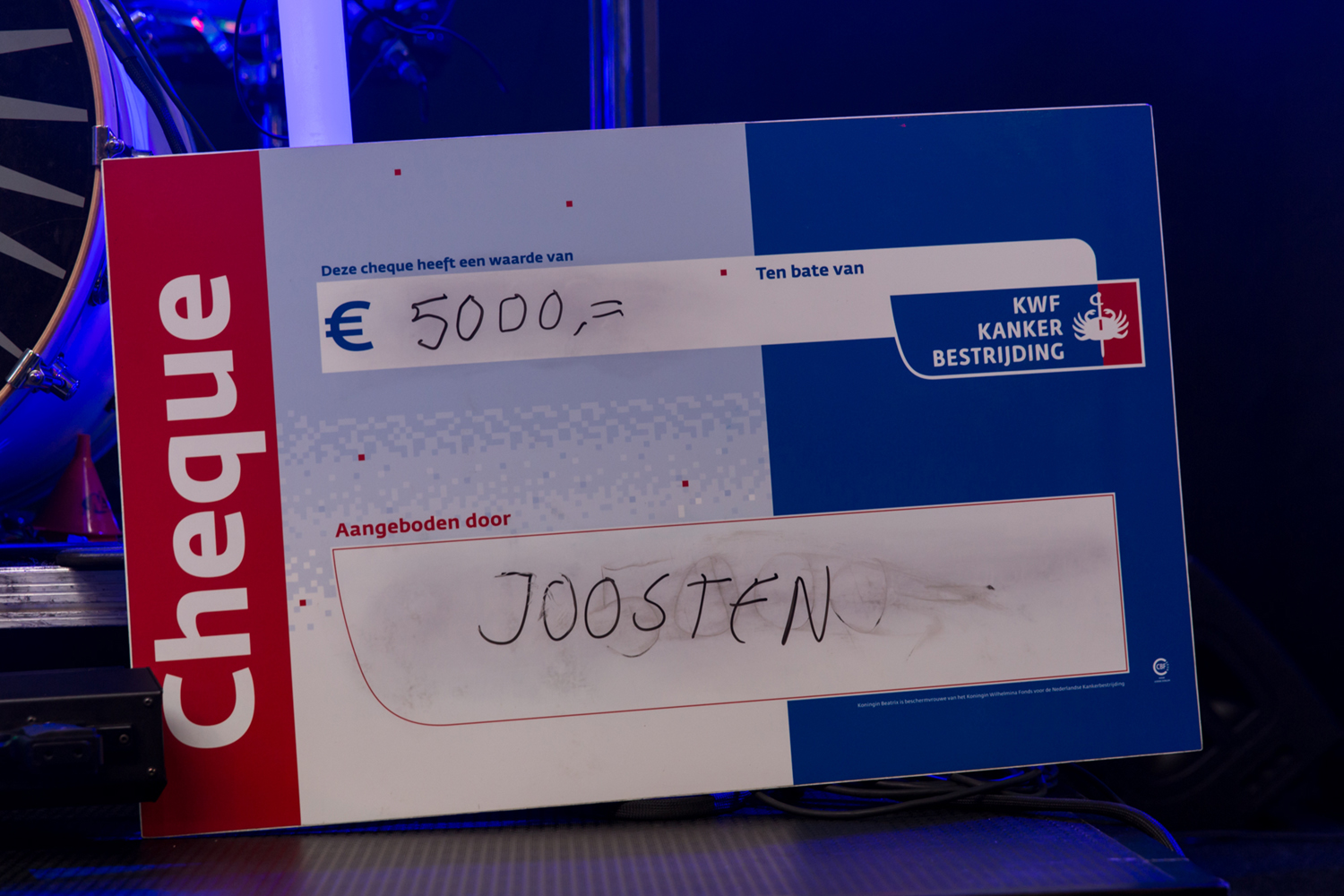 Joosten Kunststoffen overhandigd KWF check van 5000 euro